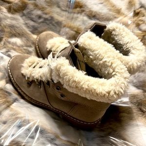 Wonder nation Kid's Faux Shearling Hiking Boot. Size 2